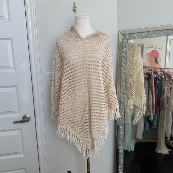 Aerie Cream Knit Poncho Sweater with Fringe oversized shimmer XS boho Beachy - Picture 2 of 5